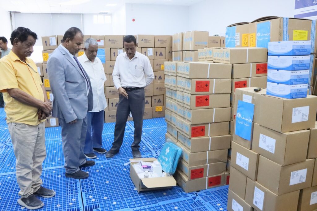 الوكيل العامري يدشن منحة الادوية والمحاليل الوريدية المقدمة من منظمة اليونيسيف لمكتب الصحة بالوادي والصحراء الوكيل العامري يدشن منحة الادوية والمحاليل الوريدية المقدمة من منظمة اليونيسيف لمكتب الصحة بالوادي والصحراء