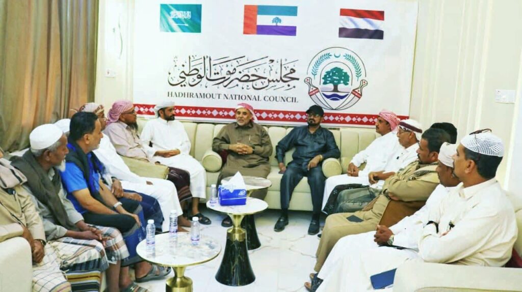 لقاء رسمي يجمع قيادة السلطة المحلية وعددًا من الوجهاء والشخصيات الإجتماعية بمديرية شبام مع الأمين العام لمجلس حضرموت الوطني لقاء رسمي يجمع قيادة السلطة المحلية وعددًا من الوجهاء والشخصيات الإجتماعية بمديرية شبام مع الأمين العام لمجلس حضرموت الوطني