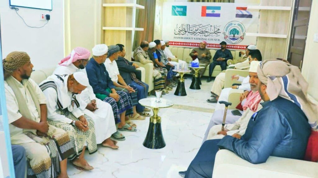 لقاء رسمي يجمع قيادة السلطة المحلية وعددًا من الوجهاء والشخصيات الإجتماعية بمديرية شبام مع الأمين العام لمجلس حضرموت الوطني لقاء رسمي يجمع قيادة السلطة المحلية وعددًا من الوجهاء والشخصيات الإجتماعية بمديرية شبام مع الأمين العام لمجلس حضرموت الوطني