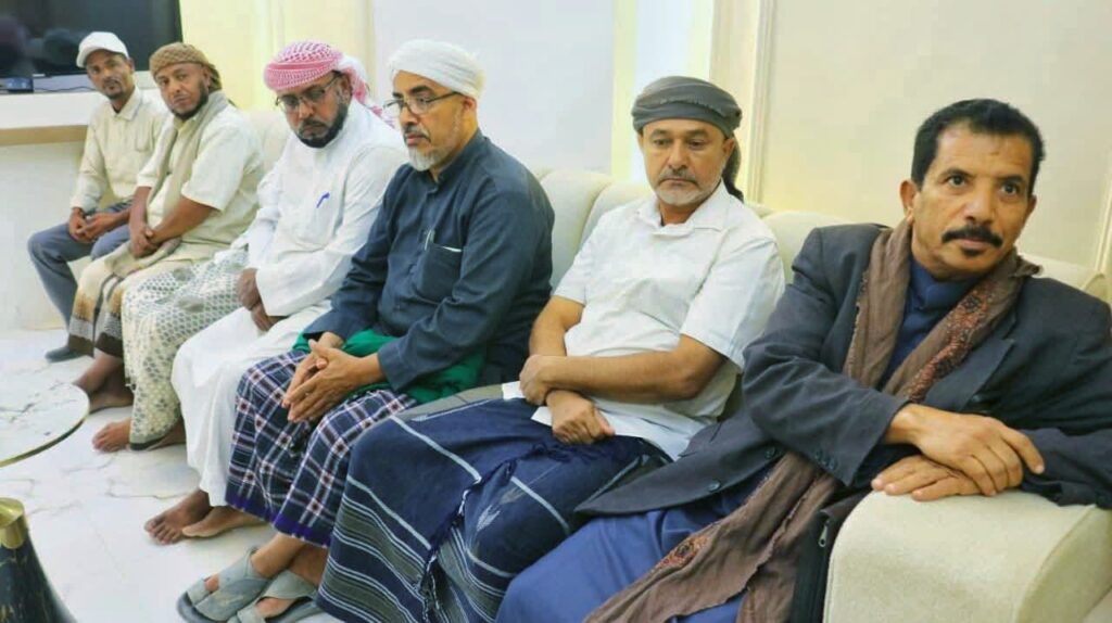 لقاء رسمي يجمع قيادة السلطة المحلية وعددًا من الوجهاء والشخصيات الإجتماعية بمديرية شبام مع الأمين العام لمجلس حضرموت الوطني لقاء رسمي يجمع قيادة السلطة المحلية وعددًا من الوجهاء والشخصيات الإجتماعية بمديرية شبام مع الأمين العام لمجلس حضرموت الوطني