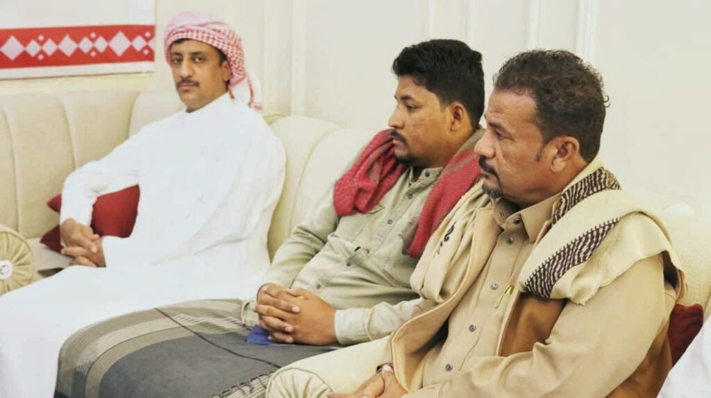 لقاء رسمي يجمع قيادة السلطة المحلية وعددًا من الوجهاء والشخصيات الإجتماعية بمديرية شبام مع الأمين العام لمجلس حضرموت الوطني لقاء رسمي يجمع قيادة السلطة المحلية وعددًا من الوجهاء والشخصيات الإجتماعية بمديرية شبام مع الأمين العام لمجلس حضرموت الوطني