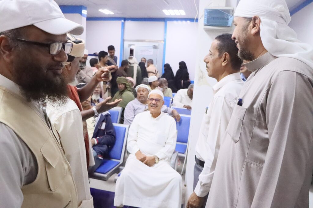 بتمويل من جمعية اعانة المرضى بدولة الكويت الشقيقة ..الدكتور العمودي يدشن مخيّم العيون المجاني لإزالة المياه البيضاء بمستشفى رؤية لطب وجراحة العيون والشبكية بسيئون بتمويل من جمعية اعانة المرضى بدولة الكويت الشقيقة ..الدكتور العمودي يدشن مخيّم العيون المجاني لإزالة المياه البيضاء بمستشفى رؤية لطب وجراحة العيون والشبكية بسيئون