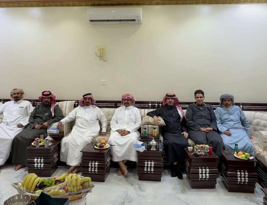 مدير عام شؤون القبائل يهنئ نجلي الشيخ ناصر بن كردفة الصيعري بزفافهما في شرورة مدير عام شؤون القبائل يهنئ نجلي الشيخ ناصر بن كردفة الصيعري بزفافهما في شرورة