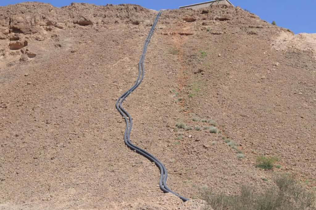 مدير عام شبام ومؤسسة المياه بالوادي يتفقدان موقع مشروع الطاقة الشمسية بقدرة 500 كيلو وات في حقل موشح شبام مدير عام شبام ومؤسسة المياه بالوادي يتفقدان موقع مشروع الطاقة الشمسية بقدرة 500 كيلو وات في حقل موشح شبام