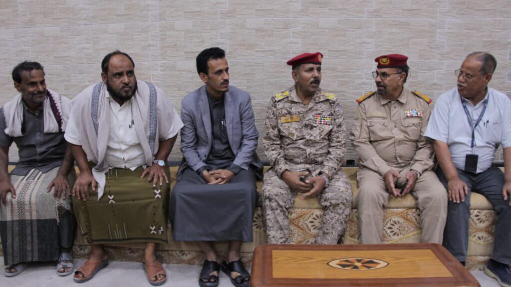 شاهد عودة اللواء محمد عمر اليميني إلى مدينة المكلا شاهد عودة اللواء محمد عمر اليميني إلى مدينة المكلا