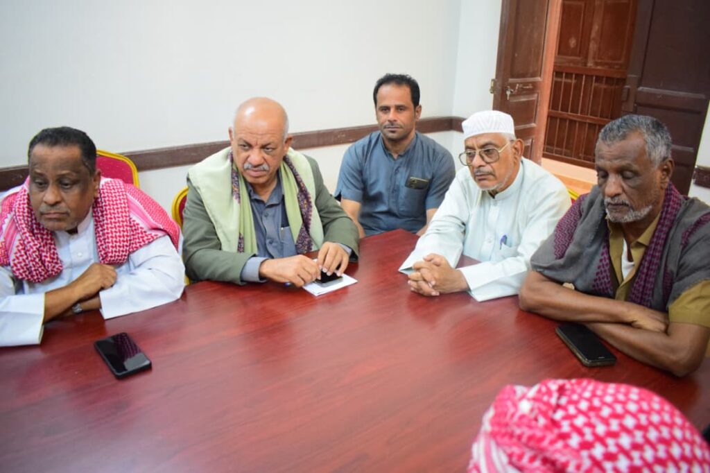 بتوجيهات العميد بن حبيش.. مكتب شؤون الأحياء المجتمعية بشرطة الوادي والصحراء يعقد اجتماعاً موسعاً مع عقال أحياء سيئون لتعزيز الأمن والاستقرار بتوجيهات العميد بن حبيش.. مكتب شؤون الأحياء المجتمعية بشرطة الوادي والصحراء يعقد اجتماعاً موسعاً مع عقال أحياء سيئون لتعزيز الأمن والاستقرار