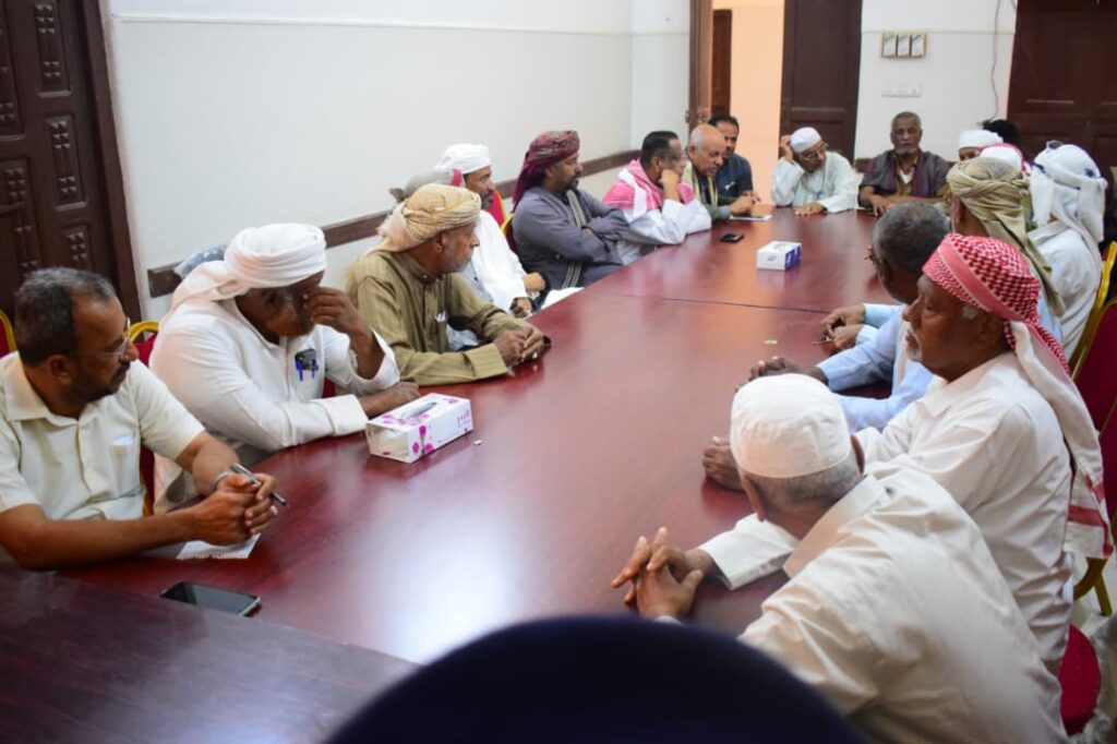 بتوجيهات العميد بن حبيش.. مكتب شؤون الأحياء المجتمعية بشرطة الوادي والصحراء يعقد اجتماعاً موسعاً مع عقال أحياء سيئون لتعزيز الأمن والاستقرار بتوجيهات العميد بن حبيش.. مكتب شؤون الأحياء المجتمعية بشرطة الوادي والصحراء يعقد اجتماعاً موسعاً مع عقال أحياء سيئون لتعزيز الأمن والاستقرار