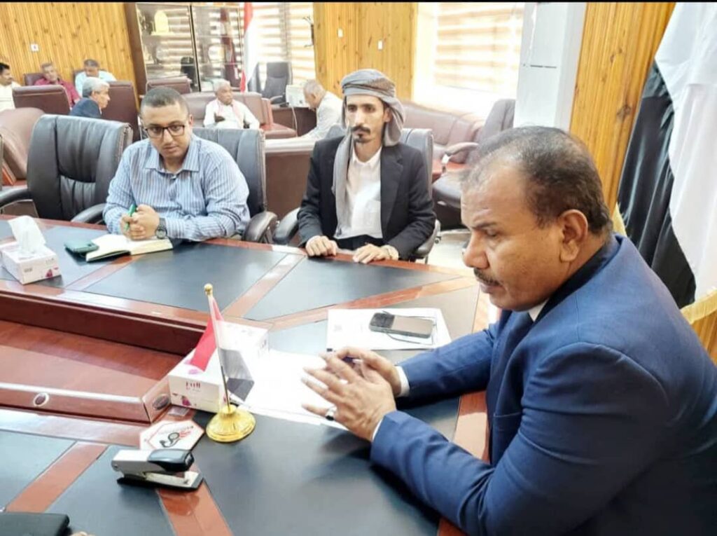 الوكيل العامري يطلع على استعدادات بدء العمل في مشروع المياه بمديرية العبر الوكيل العامري يطلع على استعدادات بدء العمل في مشروع المياه بمديرية العبر