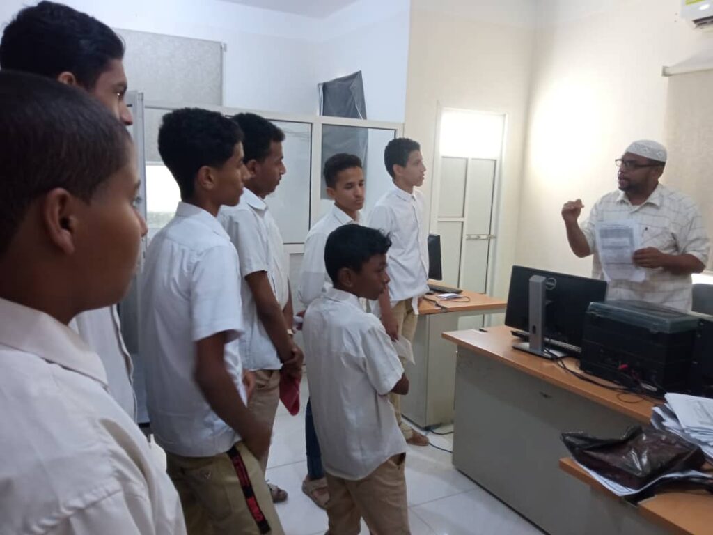 طلاب مدرسة "بن سميط" بشبام يحلّون ضيوفاً على أثير إذاعة سيئون طلاب مدرسة "بن سميط" بشبام يحلّون ضيوفاً على أثير إذاعة سيئون