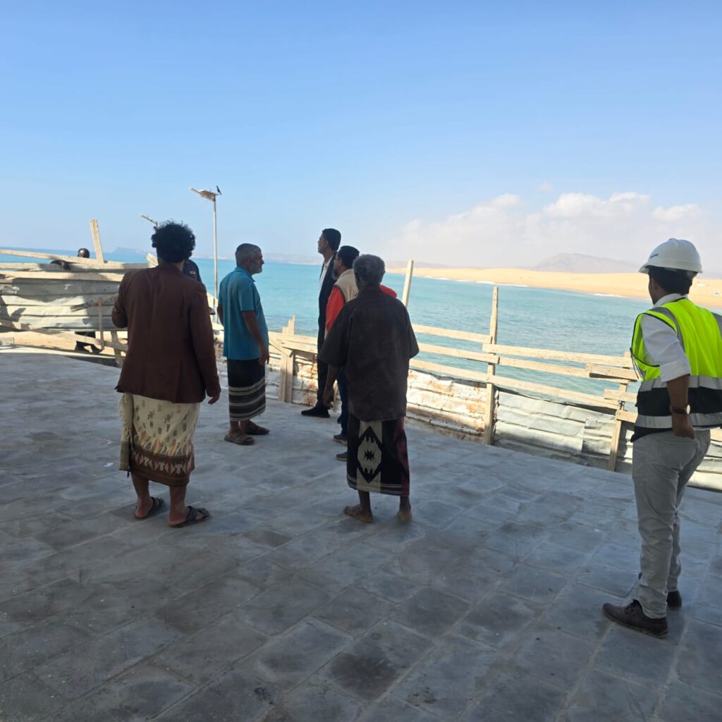 بحضور الأسد و حوري اجراء عملية الاستلام المبدئي لمشروع مركز الإنزال السمكي بصقر بمديرية حصوين في المهرة بدعم من برنامج الأمم المتحدة الإنمائي (UNDP ) بحضور الأسد و حوري اجراء عملية الاستلام المبدئي لمشروع مركز الإنزال السمكي بصقر بمديرية حصوين في المهرة بدعم من برنامج الأمم المتحدة الإنمائي (UNDP )