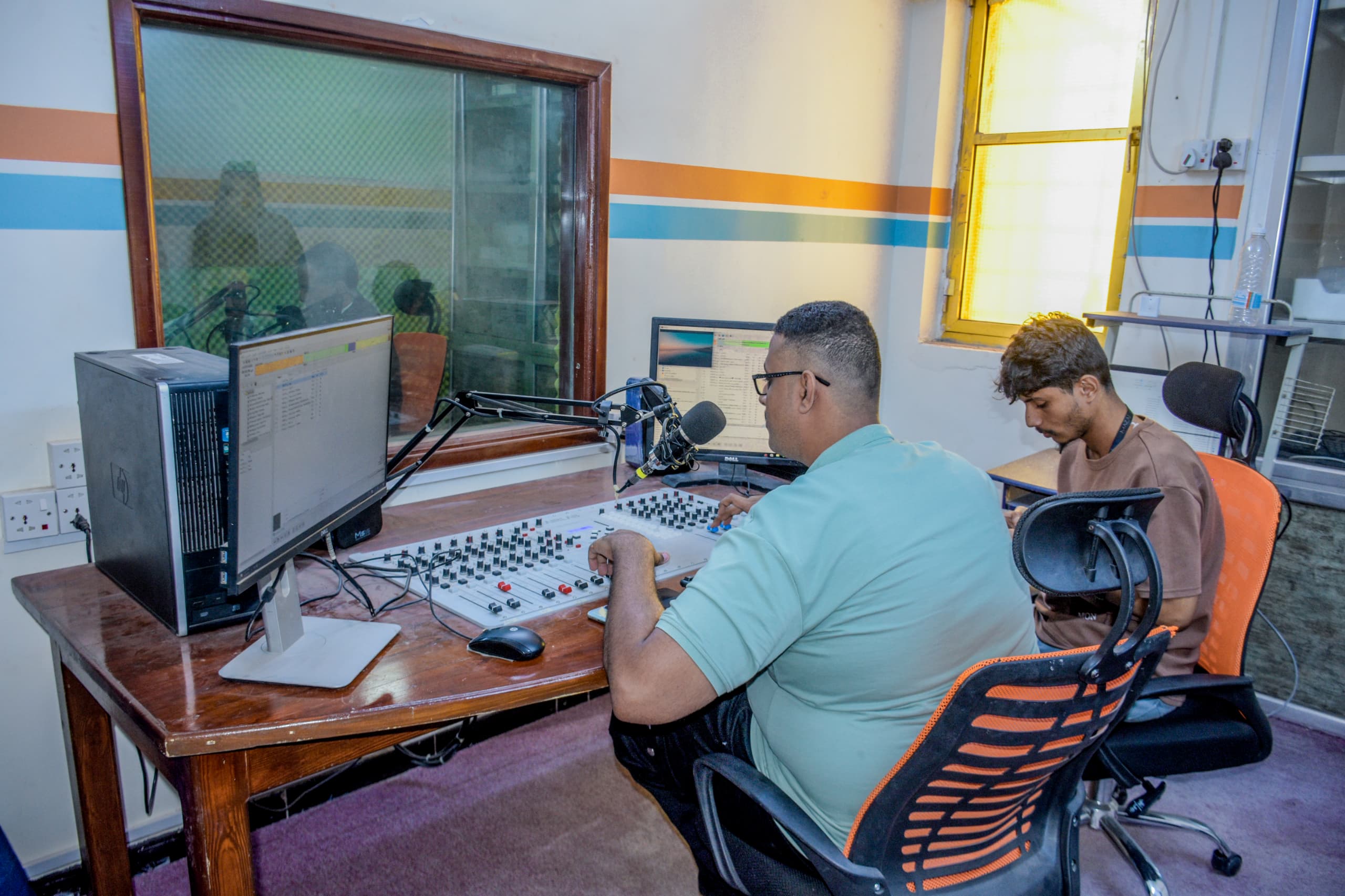 جامعة عدن تدشن البث المباشر لإذاعة «صوت الجامعة» - جامعة عدن تدشن البث المباشر لإذاعة «صوت الجامعة» -