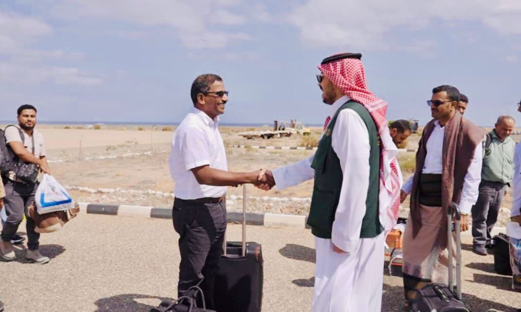 بعد انسحاب الشركة المشغّلة.. البرنامج السعودي لتنمية وإعمار اليمن يعالج أزمة الكهرباء في سقطرى بعد انسحاب الشركة المشغّلة.. البرنامج السعودي لتنمية وإعمار اليمن يعالج أزمة الكهرباء في سقطرى