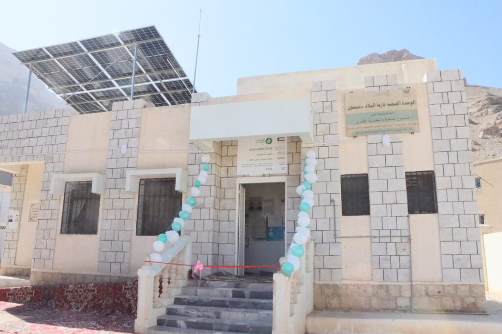 بتمويل من العون المباشر الكويتية .. الدكتور العمودي يدشن مشروع الطاقة الشمسية بالوحدة الصحية بتاربة البلاد بمديرية سيئون بتمويل من العون المباشر الكويتية .. الدكتور العمودي يدشن مشروع الطاقة الشمسية بالوحدة الصحية بتاربة البلاد بمديرية سيئون