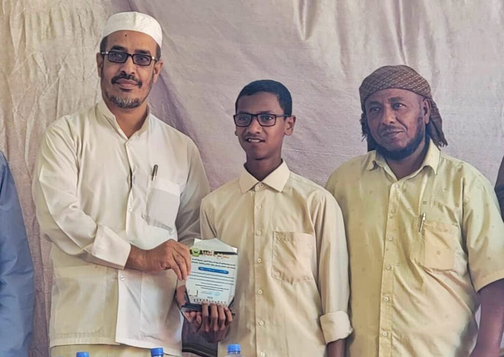 مدير عام شبام يكرّم طلاب ثانوية الحوطة المشاركين في يوم السرد القرآني بوادي حضرموت مدير عام شبام يكرّم طلاب ثانوية الحوطة المشاركين في يوم السرد القرآني بوادي حضرموت