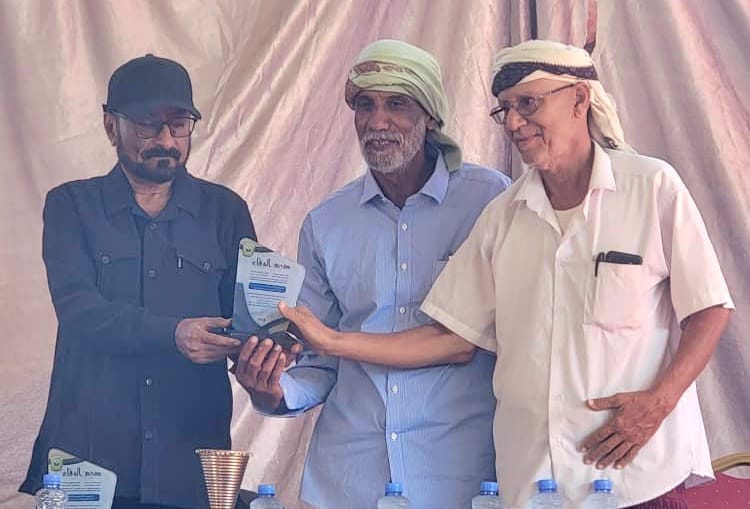 مدير عام شبام يكرّم طلاب ثانوية الحوطة المشاركين في يوم السرد القرآني بوادي حضرموت مدير عام شبام يكرّم طلاب ثانوية الحوطة المشاركين في يوم السرد القرآني بوادي حضرموت