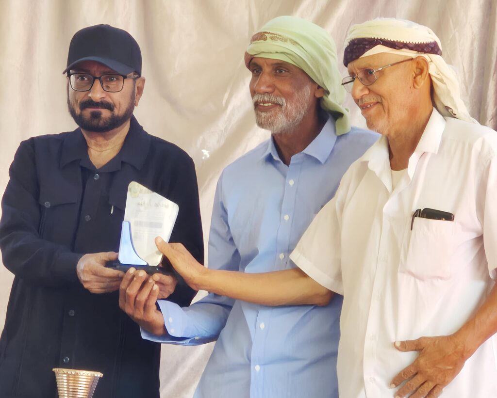 مدير عام شبام يكرّم طلاب ثانوية الحوطة المشاركين في يوم السرد القرآني بوادي حضرموت مدير عام شبام يكرّم طلاب ثانوية الحوطة المشاركين في يوم السرد القرآني بوادي حضرموت