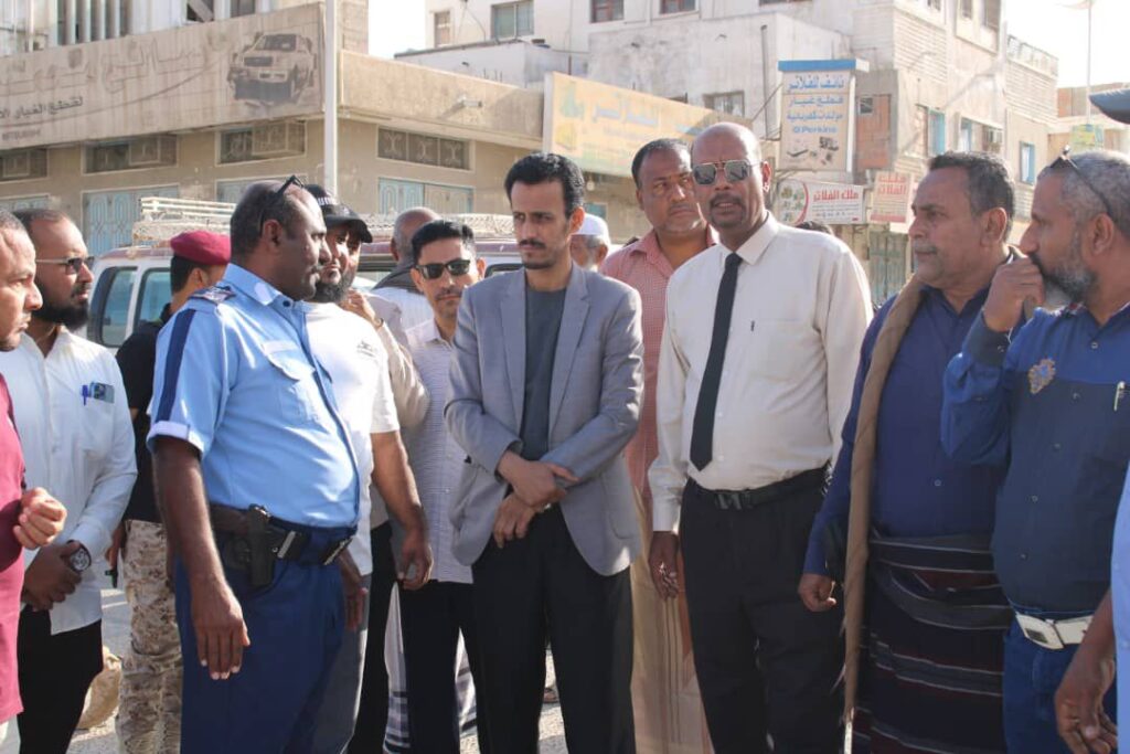 الوكيل الجيلاني يدشن مشروع ترميم عددٍ من شوارع مدينة المكلا الوكيل الجيلاني يدشن مشروع ترميم عددٍ من شوارع مدينة المكلا