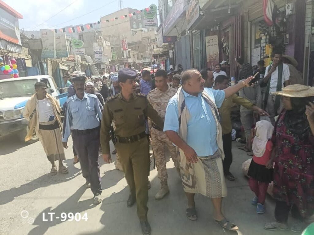 حملة ميدانية لتنظيم سوق النشمة وضبط الأسعار في المعافر بمحافظة تعز حملة ميدانية لتنظيم سوق النشمة وضبط الأسعار في المعافر بمحافظة تعز