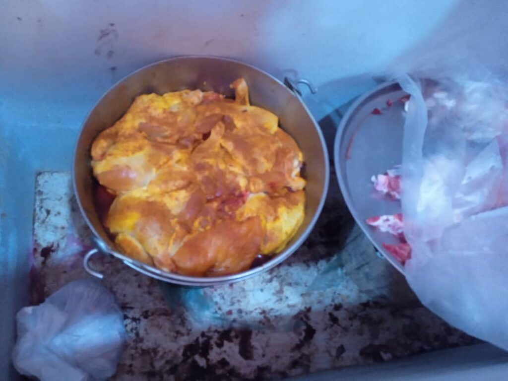 شاهد بالصور .. مكتب أشغال الشحر ينفذ حملة تفتيش واسعة على المطاعم والبوفيهات والمنشآت الغذائية لتعزيز الرقابة الصحية شاهد بالصور .. مكتب أشغال الشحر ينفذ حملة تفتيش واسعة على المطاعم والبوفيهات والمنشآت الغذائية لتعزيز الرقابة الصحية