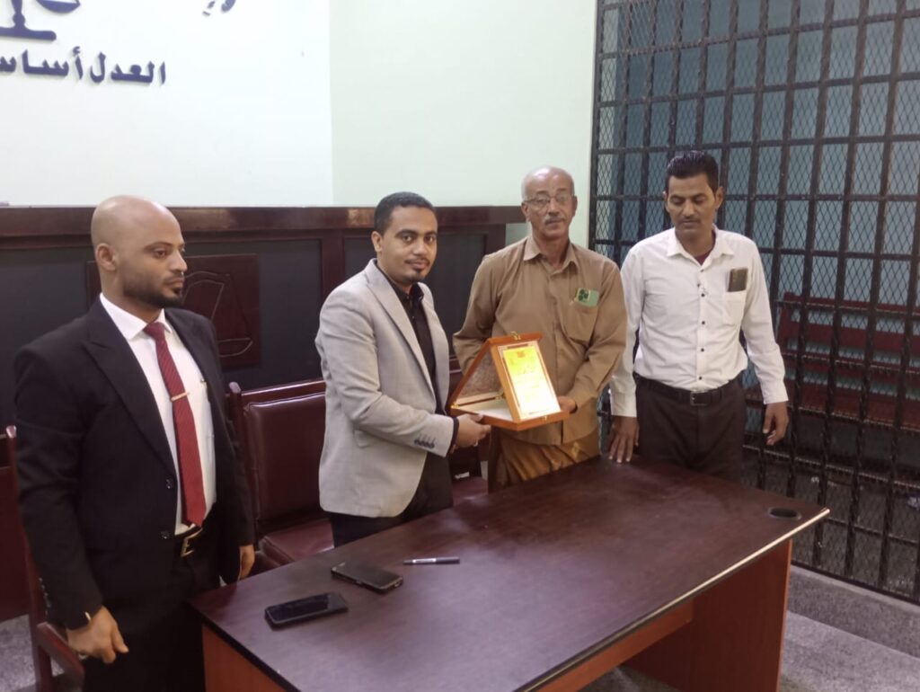 برعاية رئيس محكمة شرق المكلا… تكريم للتميّز ووفاء لمسيرة عطاء برعاية رئيس محكمة شرق المكلا… تكريم للتميّز ووفاء لمسيرة عطاء