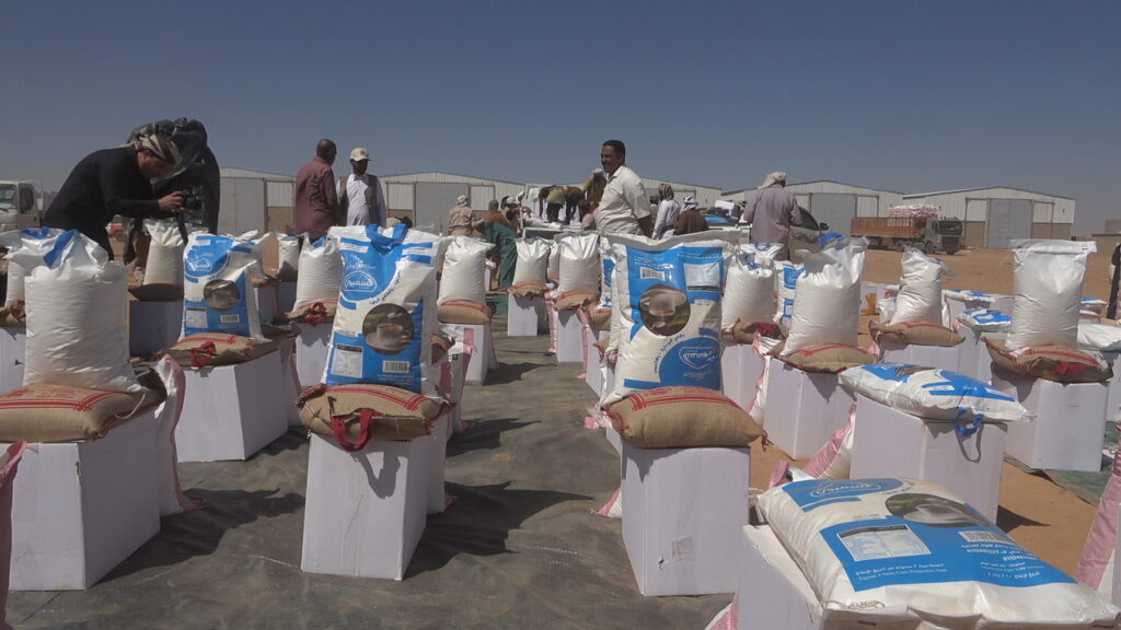 بدعم سعودي.. الفرقة الأولى طوارئ تدشن قافلة إنسانية تستهدف أكثر من 30 ألف أسرة حضرموت الوادي والصحراء بدعم سعودي.. الفرقة الأولى طوارئ تدشن قافلة إنسانية تستهدف أكثر من 30 ألف أسرة حضرموت الوادي والصحراء