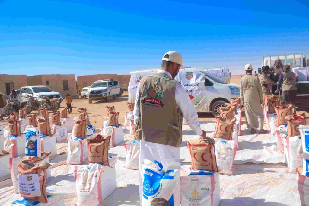 مدير عام مديرية العبر يشهد تدشين قافلة الإغاثة الإنسانية "صور" مدير عام مديرية العبر يشهد تدشين قافلة الإغاثة الإنسانية "صور"