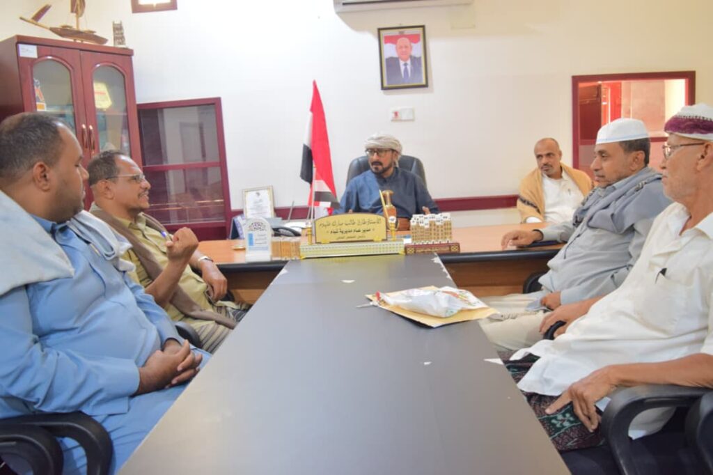 مدير عام شبام يستقبل المهنئين بشهر رمضان ويبحث مع مدراء المكاتب آلية سير العمل وخطط الأداء خلال الشهر الفضيل مدير عام شبام يستقبل المهنئين بشهر رمضان ويبحث مع مدراء المكاتب آلية سير العمل وخطط الأداء خلال الشهر الفضيل