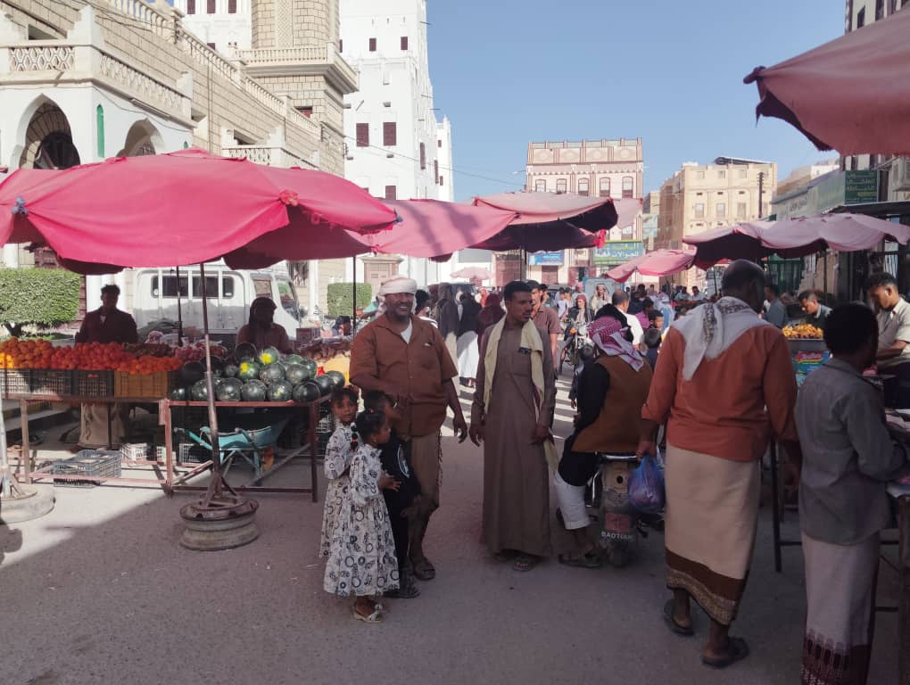 القطن تتزين بقدوم رمضان… عدسة النهدي ترصد فرحة الصائمين وأسواق الشهر الفضيل "شاهد الصور" القطن تتزين بقدوم رمضان… عدسة النهدي ترصد فرحة الصائمين وأسواق الشهر الفضيل "شاهد الصور"