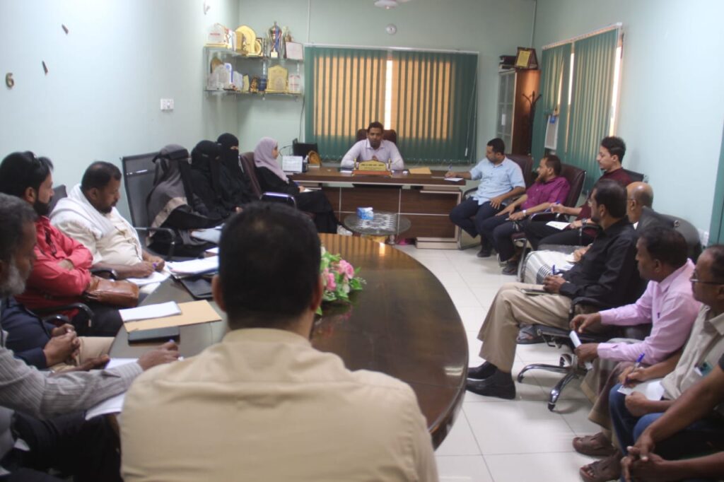 بن نويصر يعقد لقاء بمدراء الدوائر والبرامج بمكتب وزارة الصحة العامة والسكان بساحل حضرموت بن نويصر يعقد لقاء بمدراء الدوائر والبرامج بمكتب وزارة الصحة العامة والسكان بساحل حضرموت