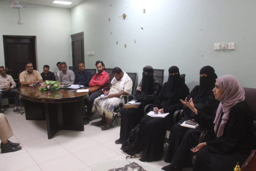 بن نويصر يعقد لقاء بمدراء الدوائر والبرامج بمكتب وزارة الصحة العامة والسكان بساحل حضرموت بن نويصر يعقد لقاء بمدراء الدوائر والبرامج بمكتب وزارة الصحة العامة والسكان بساحل حضرموت