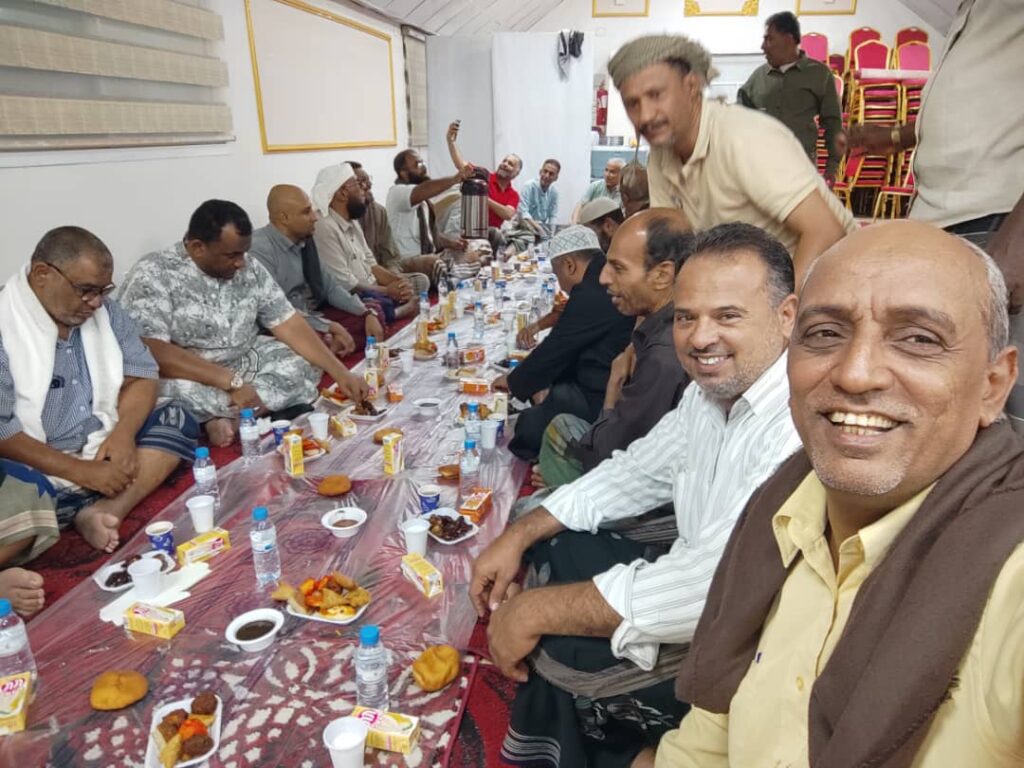 خريجو ثانوية بن شهاب دفعة عام 94 يجتمعون على مائدة الإفطار السنوية ولقاء لتعزيز الروابط وإ ستعادة الذكريات "شاهد الصور" خريجو ثانوية بن شهاب دفعة عام 94 يجتمعون على مائدة الإفطار السنوية ولقاء لتعزيز الروابط وإ ستعادة الذكريات "شاهد الصور"