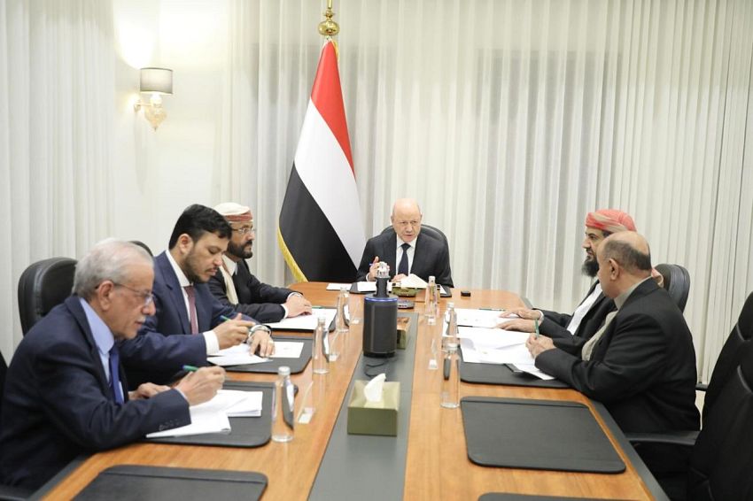 مجلس القيادة يؤكد دعمه الكامل للبرنامج الحكومي ويشيد بجهود المملكة للنهوض بأوضاع المحافظات المحررة مجلس القيادة يؤكد دعمه الكامل للبرنامج الحكومي ويشيد بجهود المملكة للنهوض بأوضاع المحافظات المحررة