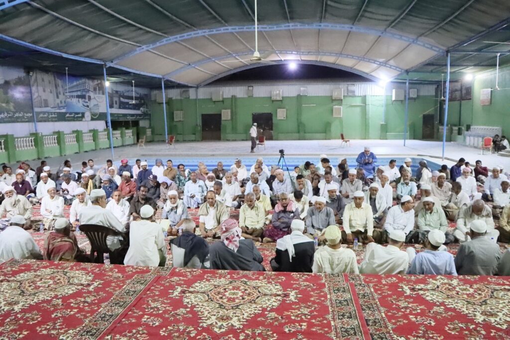 بحضور الأستاذ العامري مدير عام مديرية سيئون رئيس المجلس المحلي .. خريجي دفعة 78 – 79م بثانوية سيئون يقيمون الأمسية الرمضانية والافطار الجماعي الرابع بمدينة سيئون بحضور الأستاذ العامري مدير عام مديرية سيئون رئيس المجلس المحلي .. خريجي دفعة 78 – 79م بثانوية سيئون يقيمون الأمسية الرمضانية والافطار الجماعي الرابع بمدينة سيئون