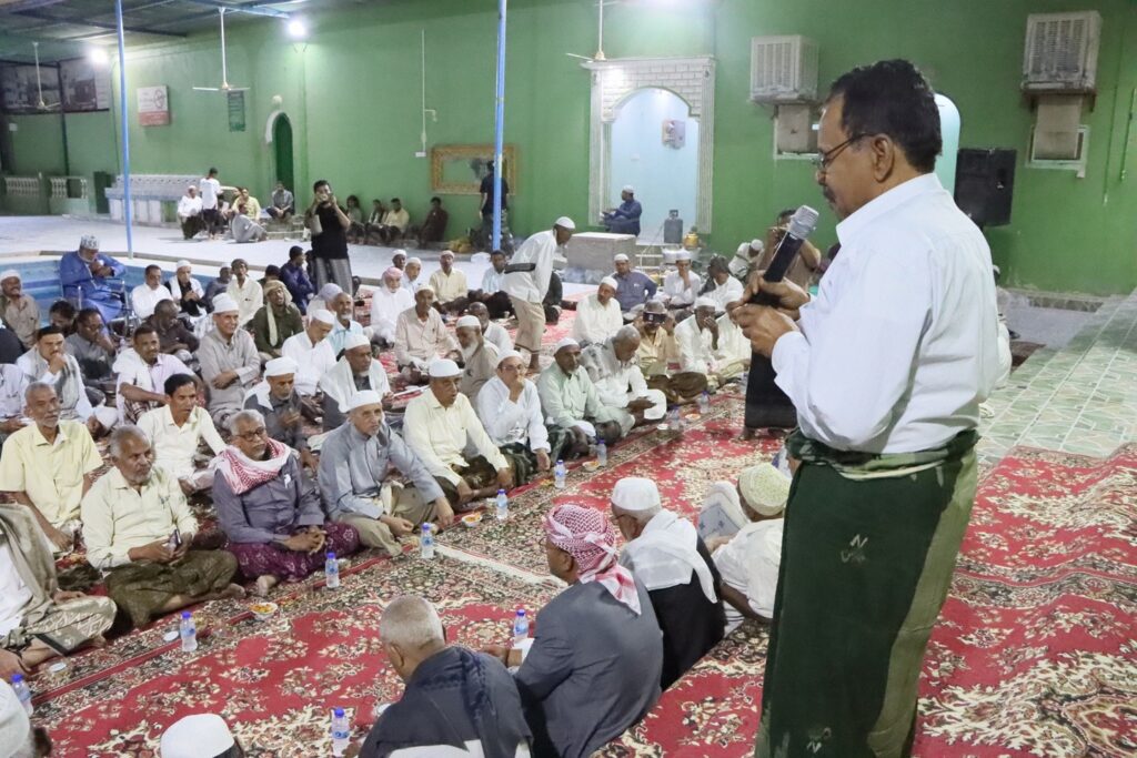 بحضور الأستاذ العامري مدير عام مديرية سيئون رئيس المجلس المحلي .. خريجي دفعة 78 – 79م بثانوية سيئون يقيمون الأمسية الرمضانية والافطار الجماعي الرابع بمدينة سيئون بحضور الأستاذ العامري مدير عام مديرية سيئون رئيس المجلس المحلي .. خريجي دفعة 78 – 79م بثانوية سيئون يقيمون الأمسية الرمضانية والافطار الجماعي الرابع بمدينة سيئون