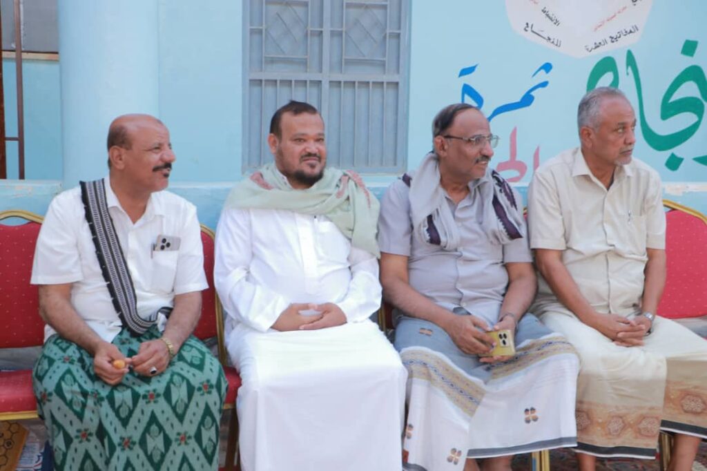 شباب القطن بطلاً واتحاد حورة وصيفًا ..العقاد تكرّم الراحل د. خميس عبادي تقديرًا لعطائه شباب القطن بطلاً واتحاد حورة وصيفًا ..العقاد تكرّم الراحل د. خميس عبادي تقديرًا لعطائه