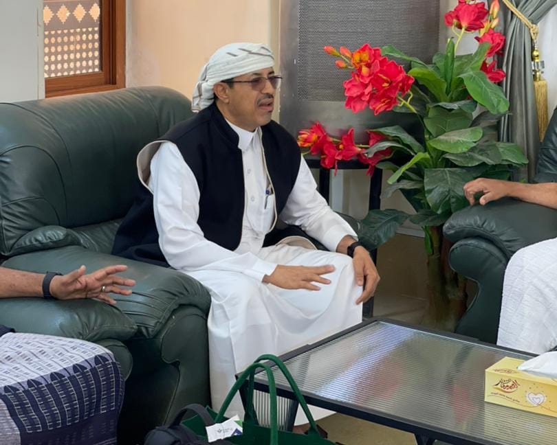 مدير عام سيئون في مقدمة مستقبلي وكيل وزارة الداخلية بمطار سيئون الدولي. مدير عام سيئون في مقدمة مستقبلي وكيل وزارة الداخلية بمطار سيئون الدولي.