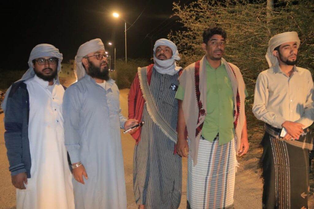 مدير عام شبام يشيد بجهود الملتقيات التطوعية في إعادة تأهيل وتحسين إنارة الشوارع بمناطق المديرية مدير عام شبام يشيد بجهود الملتقيات التطوعية في إعادة تأهيل وتحسين إنارة الشوارع بمناطق المديرية