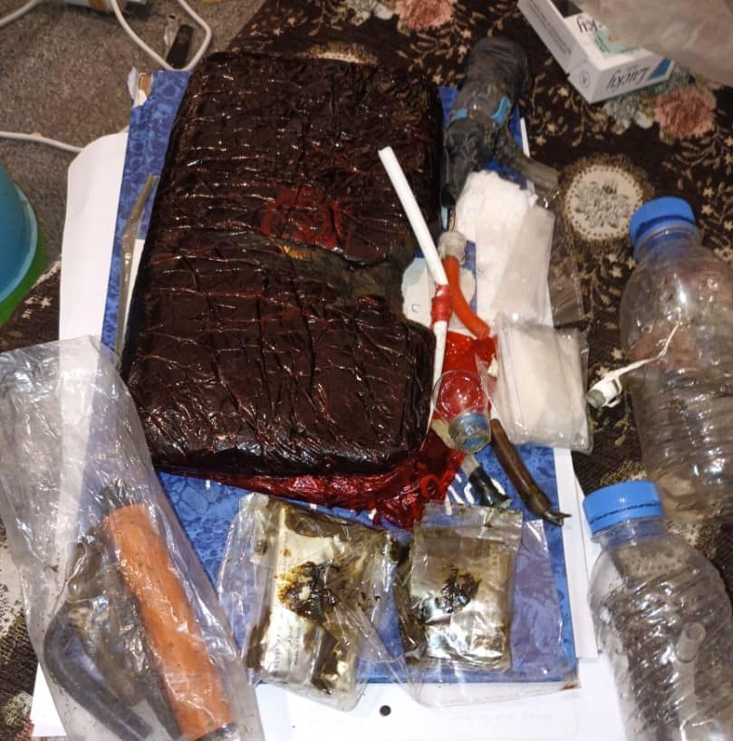 شرطة مديرية شبام تطيح خلية لترويج الحشيش والشبو وتضبط بحوزتهم كيلو من الحشيش وكمية من مادة الشبو المخدر شرطة مديرية شبام تطيح خلية لترويج الحشيش والشبو وتضبط بحوزتهم كيلو من الحشيش وكمية من مادة الشبو المخدر