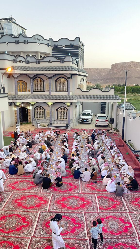 اللواء عبدالماجد البرك العامري يقيم إفطاره السنوي بتاربة بحضور رسمي واجتماعي واسع اللواء عبدالماجد البرك العامري يقيم إفطاره السنوي بتاربة بحضور رسمي واجتماعي واسع