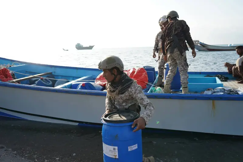 المدير العام لمكافحة المخدرات يشيد بإنجاز الحملة الأمنية المشتركة لضبط 450000 حبة و 60 كجم من الكبتاجون "شاهد الصور" المدير العام لمكافحة المخدرات يشيد بإنجاز الحملة الأمنية المشتركة لضبط 450000 حبة و 60 كجم من الكبتاجون "شاهد الصور"