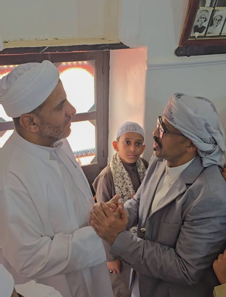 التميمي مدير عام مصلحة شؤون القبائل يشارك في مراسيم تنصيب الحبيب علي بن حسن منصبا لآل الشيخ أبوبكر بن سالم بعينات التميمي مدير عام مصلحة شؤون القبائل يشارك في مراسيم تنصيب الحبيب علي بن حسن منصبا لآل الشيخ أبوبكر بن سالم بعينات