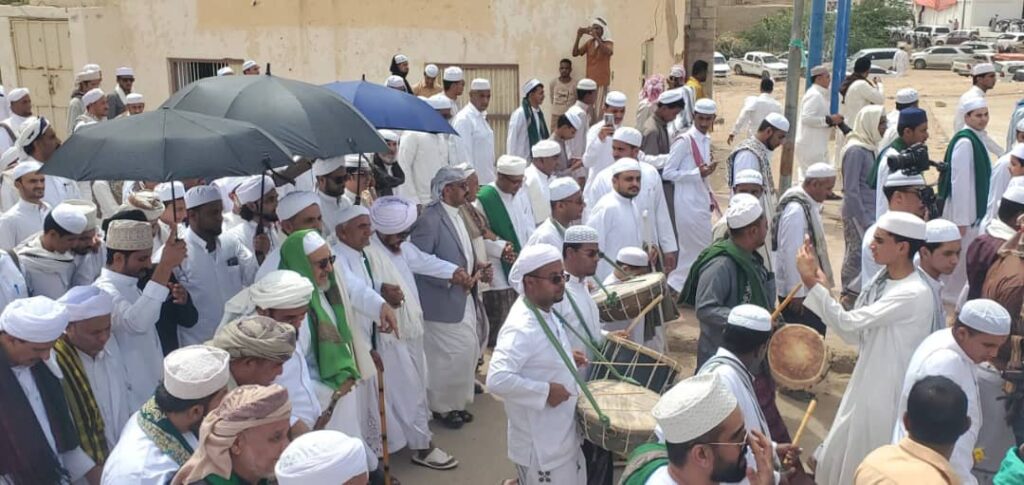 عينات تحتضن اجتماع تنصيب الحبيب علي حسن الحبيب وسط حضور رسمي بارز "صور" عينات تحتضن اجتماع تنصيب الحبيب علي حسن الحبيب وسط حضور رسمي بارز "صور"