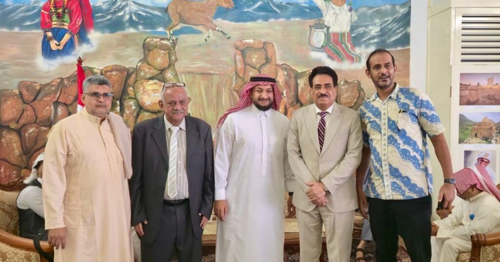 السفير بلفقيه يستقبل المهنئين بعيد الفطر في جاكرتا ويؤكد حرص السفارة على خدمة الجالية اليمنية السفير بلفقيه يستقبل المهنئين بعيد الفطر في جاكرتا ويؤكد حرص السفارة على خدمة الجالية اليمنية