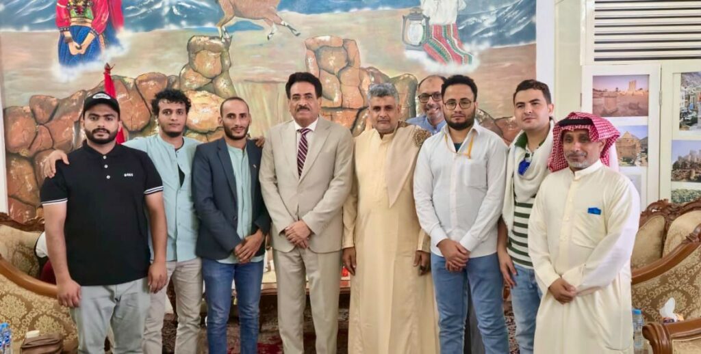 السفير بلفقيه يستقبل المهنئين بعيد الفطر في جاكرتا ويؤكد حرص السفارة على خدمة الجالية اليمنية السفير بلفقيه يستقبل المهنئين بعيد الفطر في جاكرتا ويؤكد حرص السفارة على خدمة الجالية اليمنية