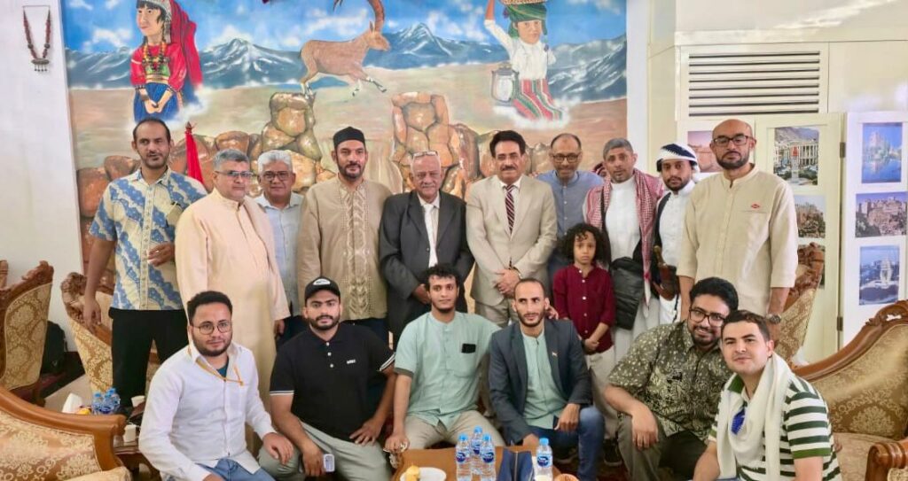 السفير بلفقيه يستقبل المهنئين بعيد الفطر في جاكرتا ويؤكد حرص السفارة على خدمة الجالية اليمنية السفير بلفقيه يستقبل المهنئين بعيد الفطر في جاكرتا ويؤكد حرص السفارة على خدمة الجالية اليمنية