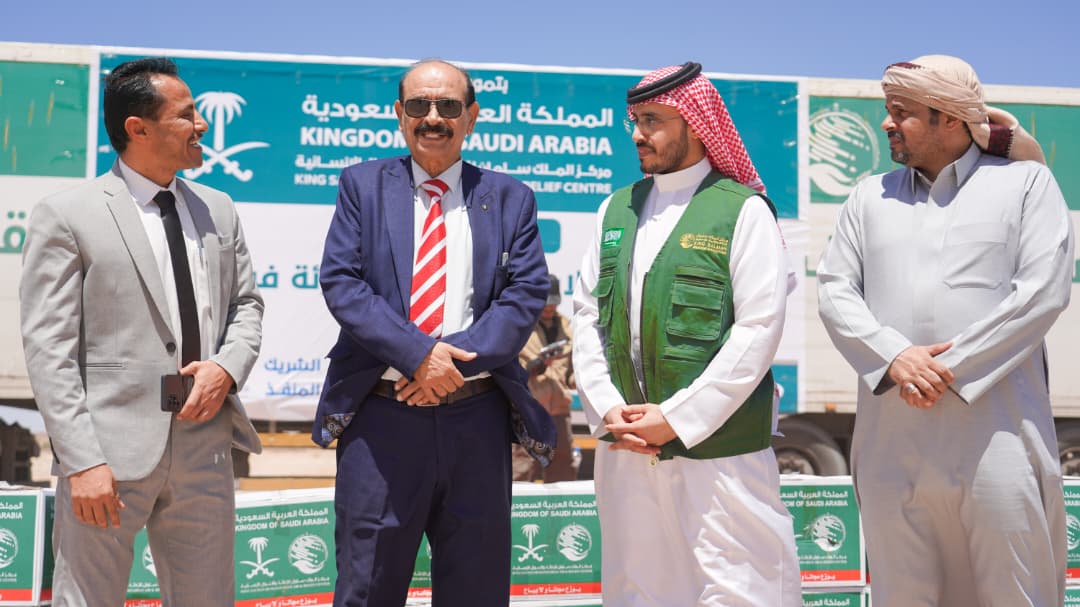 شبوة تتنفس أملاً جديداً.. دعم إنساني عبر مركز الملك سلمان يخفف معاناة آلاف الأسر - شبوة تتنفس أملاً جديداً.. دعم إنساني عبر مركز الملك سلمان يخفف معاناة آلاف الأسر -