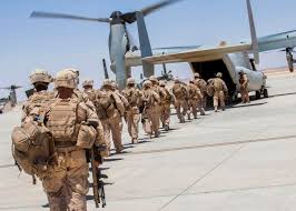 عملية محدودة أم بداية حرب؟ واشنطن تحشد قواتها وتدرس توغلاً بريًا داخل إيران - عملية محدودة أم بداية حرب؟ واشنطن تحشد قواتها وتدرس توغلاً بريًا داخل إيران -