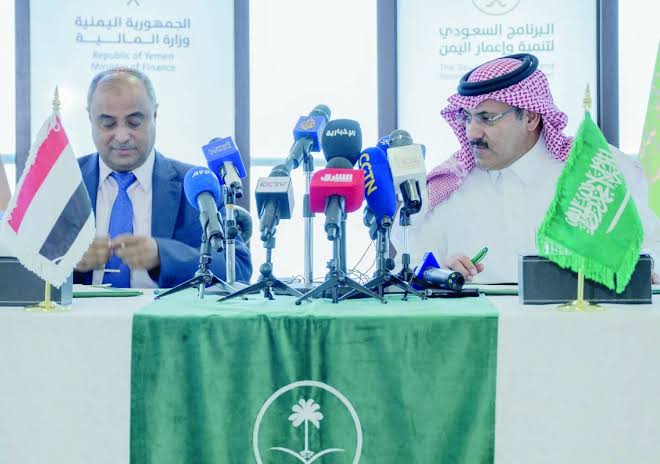 السعودية توافق على بن بريك سفيراً لليمن وتحركات لتغيير دبلوماسي واسع - السعودية توافق على بن بريك سفيراً لليمن وتحركات لتغيير دبلوماسي واسع -