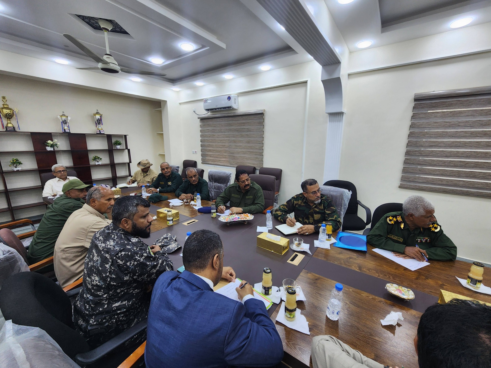 اجتماع مشترك للجنة الإدارية العليا مع إدارة أمن العاصمة عدن - اجتماع مشترك للجنة الإدارية العليا مع إدارة أمن العاصمة عدن -