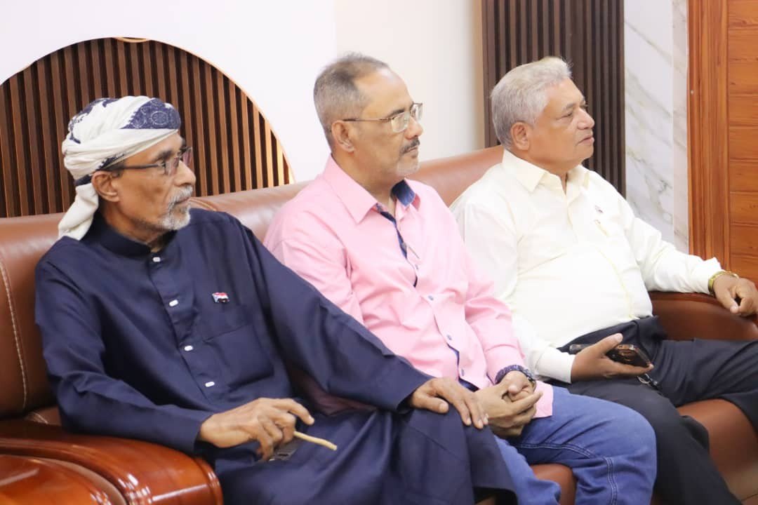 الحالمي يطلع على أوضاع حضرموت ويشيد بمشاركة أبناء المحافظة في مليونية الثبات والقرار بالعاصمة عدن الحالمي يطلع على أوضاع حضرموت ويشيد بمشاركة أبناء المحافظة في مليونية الثبات والقرار بالعاصمة عدن